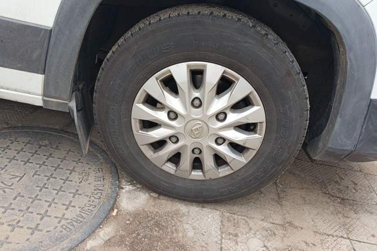 Used SAIC MAXUS Xintu V90 2020 2.0T AMT Yunjie Edition Front-Wheel Drive Rear Single Tire Long Wheelbase High-Roof 7-Seater Right Front Wheel Hub