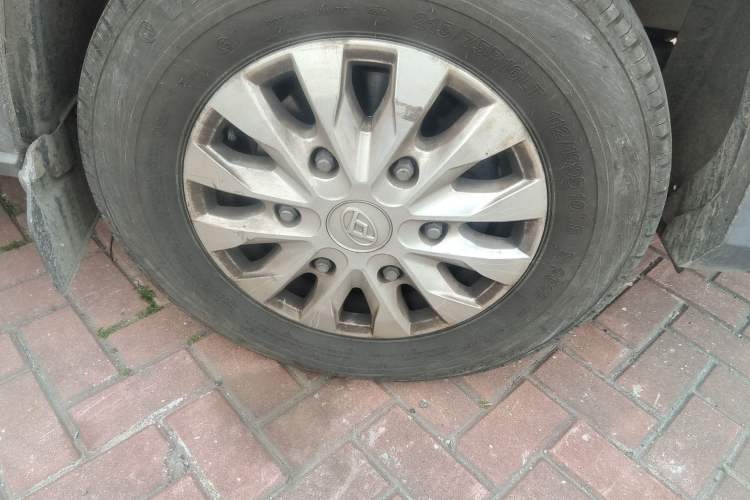 Used SAIC MAXUS Xintu V90 2020 2.0T Manual Yunjie Version Front-Wheel Drive with Single Rear Tire Short Wheelbase Mid-Height Design 6-Seater Right Front Wheel Hub