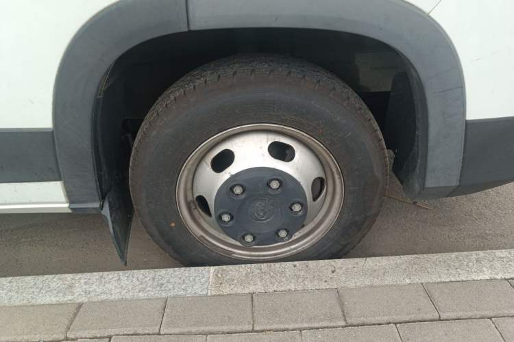 Used SAIC MAXUS Xintu V90  Right Front Wheel Hub