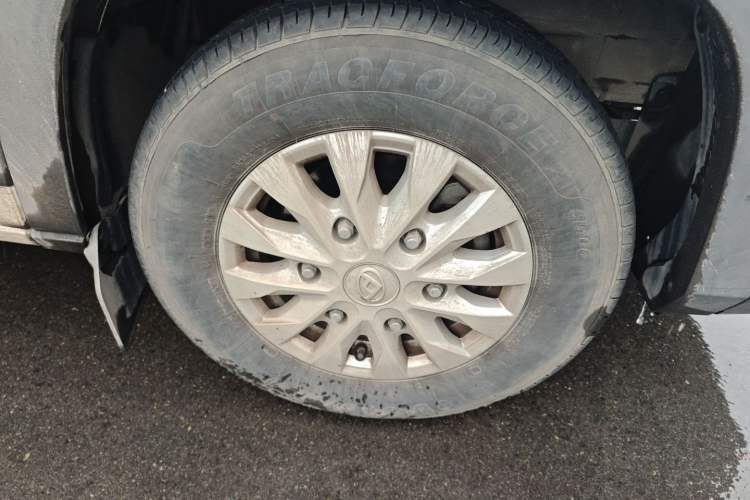 Used SAIC MAXUS Xintu V90 2020 2.0T AMT Yunjie Edition Front-Wheel Drive Rear Single Tire Short Wheelbase Mid-Height 6-Seater Right Front Wheel Hub