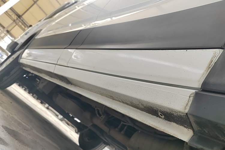 Used SAIC MAXUS Xintu V90 2020 2.0T Manual Yunjie Version Front-Wheel Drive with Single Rear Tire Short Wheelbase Mid-Height Design 6-Seater Right Side Sill