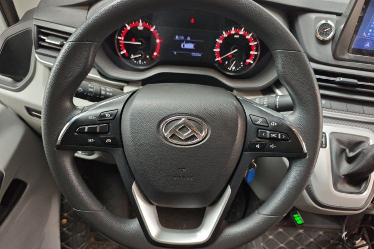Used SAIC MAXUS Xintu V90 2020 2.0T AMT Yunjie Edition Front-Wheel Drive Rear Single Tire Short Wheelbase Mid-Height 6-Seater Steering Wheel