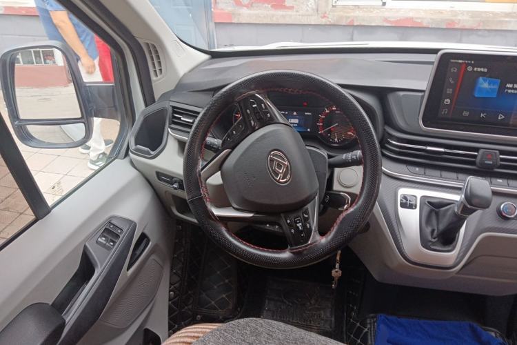 Used SAIC MAXUS Xintu V90 2020 2.0T AMT Yunjie Edition Front-Wheel Drive Rear Single Tire Long Wheelbase High-Roof 7-Seater Steering Wheel