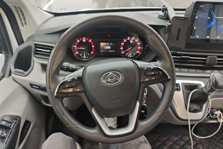 Used SAIC MAXUS Xintu V90 2020 2.0T AMT Yunjie Edition Front-Wheel Drive Rear Single Tire Short Wheelbase Mid-Height 6-Seater Steering Wheel