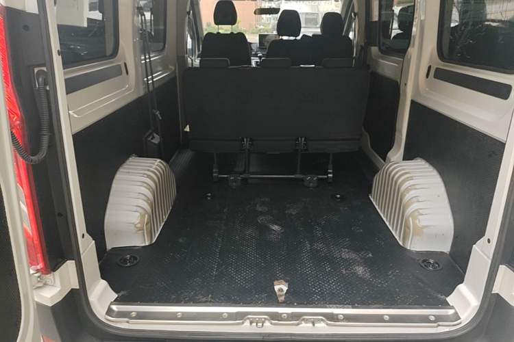 Used SAIC MAXUS Xintu V90 2020 2.0T Manual Yunjie Version Front-Wheel Drive with Single Rear Tire Short Wheelbase Mid-Height Design 6-Seater Trunk