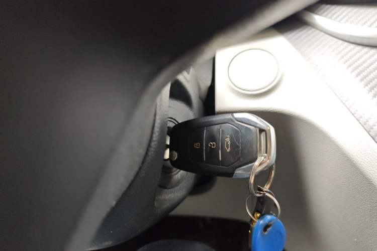 Used SAIC MAXUS Xintu V90 2020 2.0T AMT Yunjie Edition Front-Wheel Drive Rear Single Tire Short Wheelbase Mid-Height 6-Seater Vehicle Key