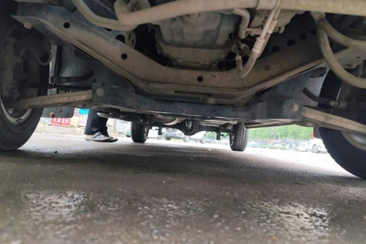 Used SAIC MAXUS Xintu V90 2021 2.0T Automatic Zhiyun King Rear-Drive Single-Tire Long Wheelbase High-Roof 7-Seater Chassis Front