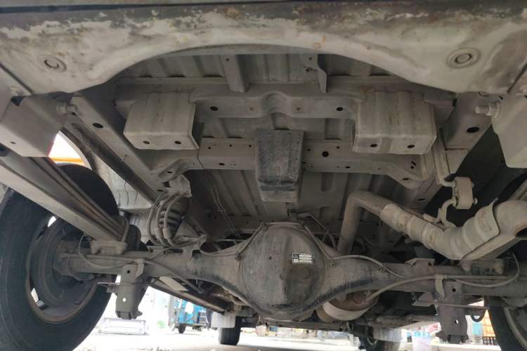 Used SAIC MAXUS Xintu V90 2021 2.0T Automatic Zhiyun King Rear-Drive Single-Tire Long Wheelbase High-Roof 7-Seater Chassis Rear