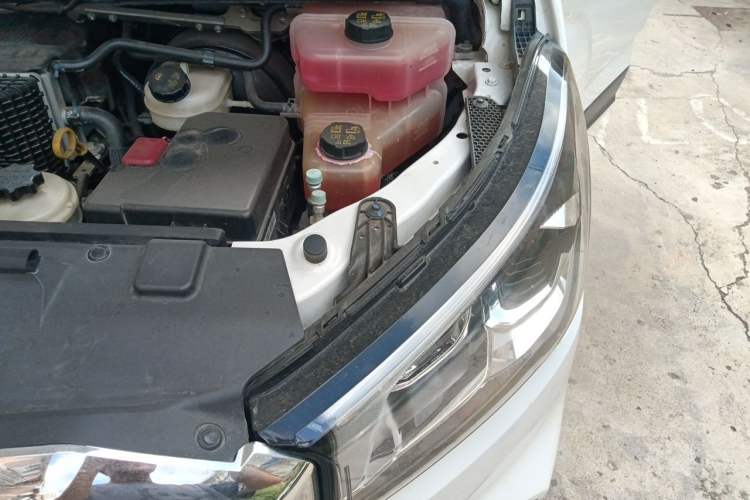 Used SAIC MAXUS Xintu V90  Engine Bay Left