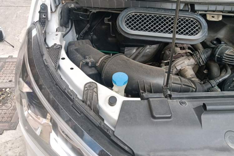 Used SAIC MAXUS Xintu V90  Engine Bay Right
