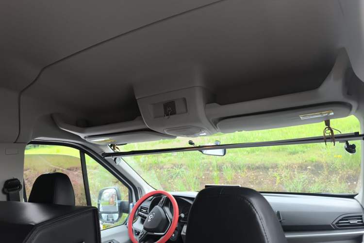 Used SAIC MAXUS Xintu V90 2021 2.0T Automatic Zhiyun King Rear-Drive Single-Tire Long Wheelbase High-Roof 7-Seater Headliner