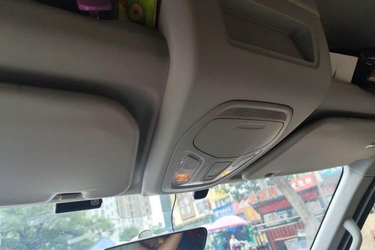 Used SAIC MAXUS Xintu V90 2021 2.0T Automatic Zhiyun King Rear-Drive Single-Tire Long Wheelbase High-Roof 7-Seater Headliner