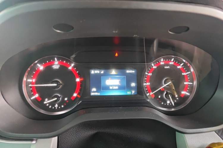 Used SAIC MAXUS Xintu V90 2021 2.0T Automatic Zhiyun King Rear-Drive Single-Tire Extended-Wheelbase High-Roof 7-Seater Instrument Cluster