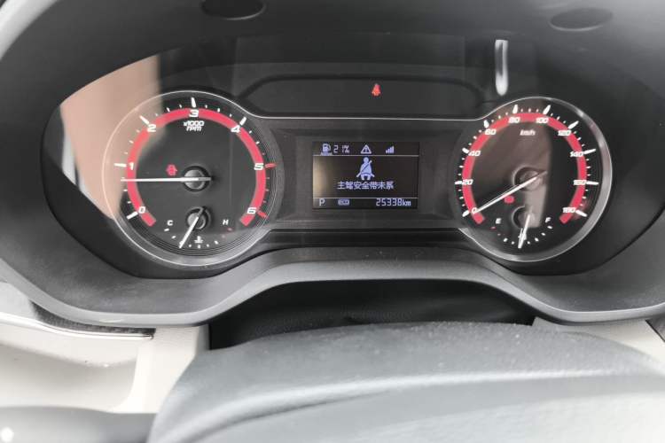 Used SAIC MAXUS Xintu V90 2021 2.0T Automatic Zhiyun King Rear-Drive Single-Tire Long Wheelbase High-Roof 7-Seater Odometer Close Up