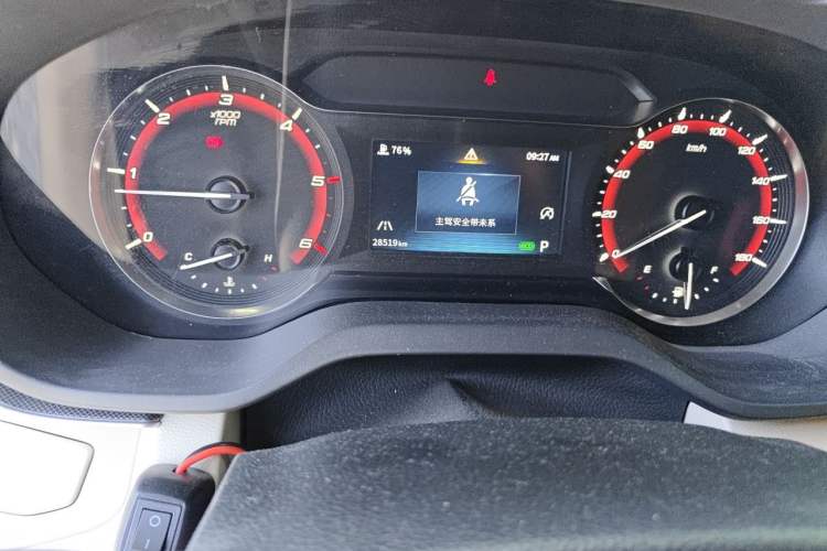Used SAIC MAXUS Xintu V90  Odometer Close Up
