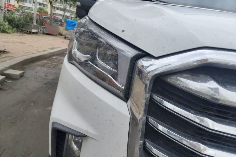 Used SAIC MAXUS Xintu V90 2021 2.0T Automatic Zhiyun King Rear-Drive Single-Tire Long Wheelbase High-Roof 7-Seater Right Front Headlight