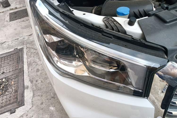 Used SAIC MAXUS Xintu V90  Right Front Headlight