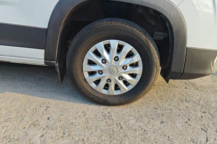 Used SAIC MAXUS Xintu V90 2021 2.0T Automatic Zhiyun King Rear-Drive Single-Tire Extended-Wheelbase High-Roof 7-Seater Right Front Wheel Hub