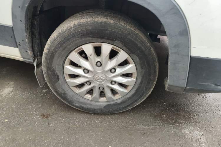Used SAIC MAXUS Xintu V90 2021 2.0T Automatic Zhiyun King Rear-Drive Single-Tire Long Wheelbase High-Roof 7-Seater Right Front Wheel Hub