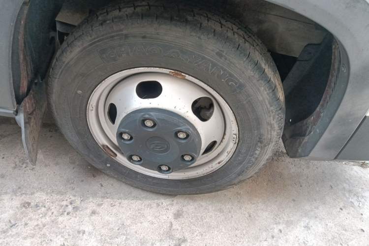 Used SAIC MAXUS Xintu V90  Right Front Wheel Hub