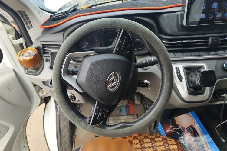 Used SAIC MAXUS Xintu V90 2021 2.0T Automatic Zhiyun King Rear-Drive Single-Tire Long Wheelbase High-Roof 7-Seater Steering Wheel