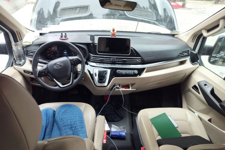 Used SAIC MAXUS Xintu V90 2022 2.0T Automatic ZhiDa Rear-Drive Long Wheelbase High-Roof Design with Single Rear Tire 9-Seater Center Console