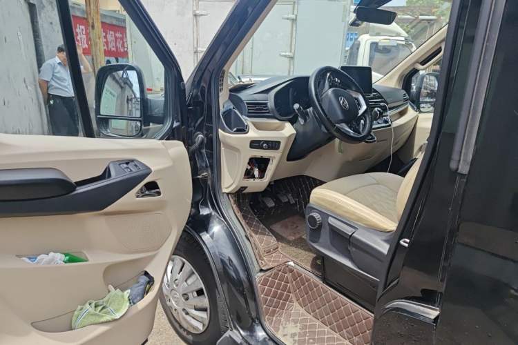 Used SAIC MAXUS Xintu V90 2022 2.0T Manual ZhiDa Commercial Version Rear-Drive Extended Wheelbase High-Roof Design with Dual Rear Tires 9-Seater Driver Seat