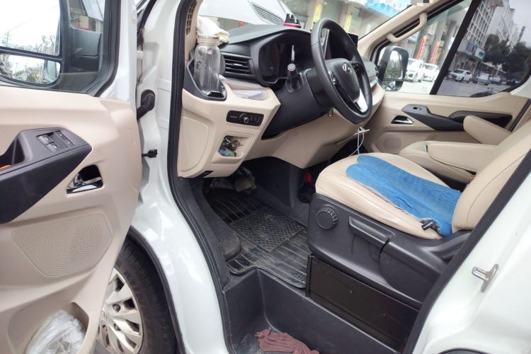 Used SAIC MAXUS Xintu V90 2022 2.0T Automatic ZhiDa Rear-Drive Long Wheelbase High-Roof Design with Single Rear Tire 9-Seater Driver Seat