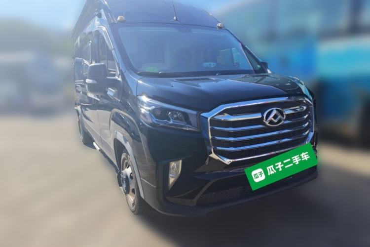 Used SAIC MAXUS Xintu V90 2022 2.0T Automatic VAN Rear-Drive Extended Wheelbase Ultra-High Roof with Dual Rear Tires 3-Seater Front Right 45 Deg
