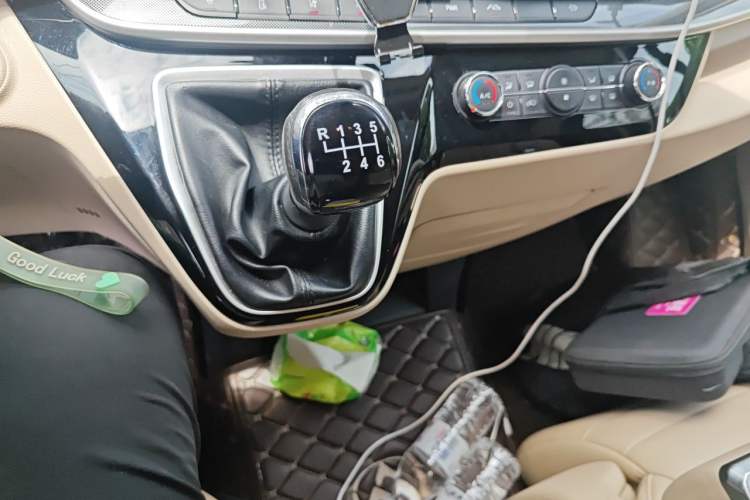 Used SAIC MAXUS Xintu V90 2022 2.0T Manual ZhiDa Commercial Version Rear-Drive Extended Wheelbase High-Roof Design with Dual Rear Tires 9-Seater Gear Lever