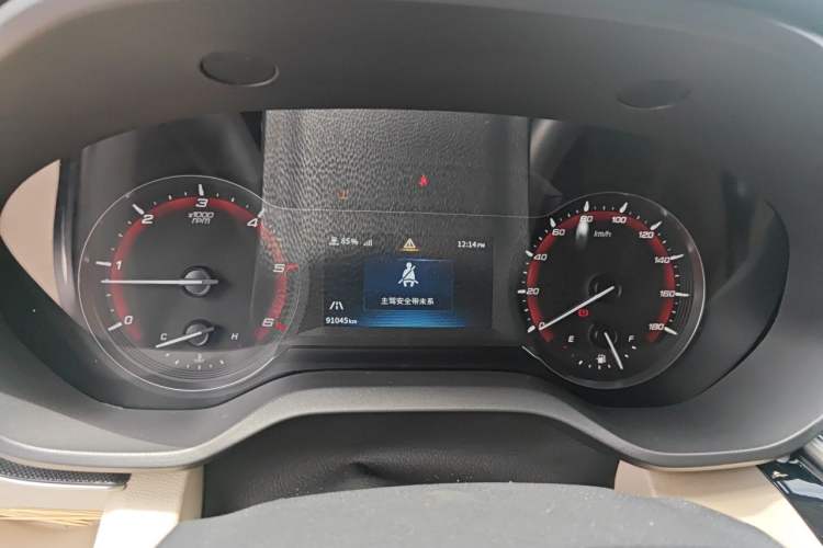 Used SAIC MAXUS Xintu V90 2022 2.0T Manual ZhiDa Commercial Version Rear-Drive Extended Wheelbase High-Roof Design with Dual Rear Tires 9-Seater Instrument Cluster