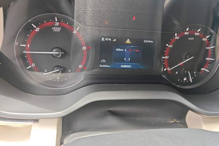 Used SAIC MAXUS Xintu V90 2022 2.0T Manual ZhiDa Commercial Version Rear-Drive Extended Wheelbase High-Roof Design with Dual Rear Tires 9-Seater Odometer Close Up