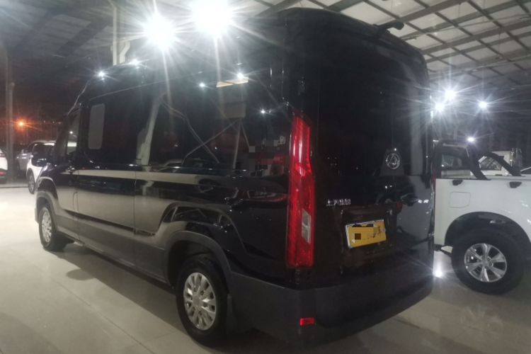 Used SAIC MAXUS Xintu V90 2022 2.0T Automatic Zhiyun King Rear-Drive Extended Wheelbase High-Roof Design with Single Rear Tire—6/7 Seater Rear Left 45 Deg