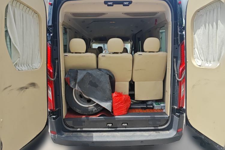 Used SAIC MAXUS Xintu V90 2022 2.0T Manual ZhiDa Commercial Version Rear-Drive Extended Wheelbase High-Roof Design with Dual Rear Tires 9-Seater Trunk