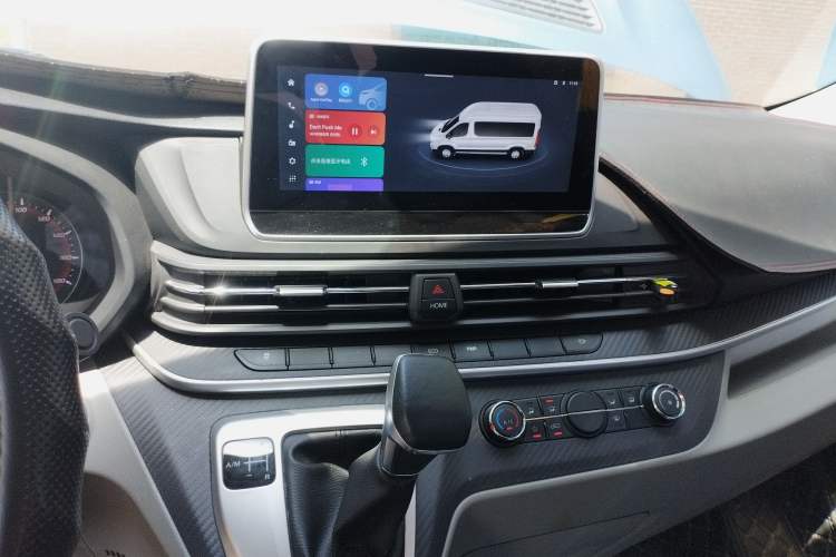 Used SAIC MAXUS Xintu V90 2022 2.0T AMT Yunjie Front-Wheel-Drive Short Wheelbase High-Roof with Single Rear Tire and 6 Seats Audio And AC Panel