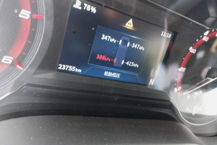 Used SAIC MAXUS Xintu V90 2022 2.0T AMT Yunjie Front-Wheel-Drive Short Wheelbase High-Roof with Single Rear Tire and 6 Seats Odometer Close Up