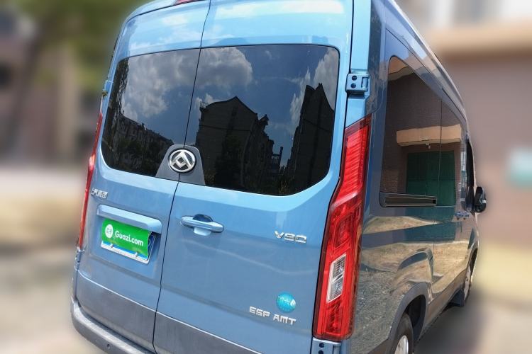 Used SAIC MAXUS Xintu V90 2022 2.0T AMT Yunjie Front-Wheel-Drive Short Wheelbase High-Roof with Single Rear Tire and 6 Seats Rear Right 45 Deg