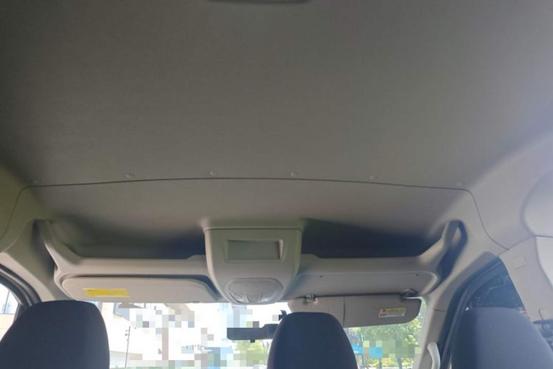 Used SAIC MAXUS Xintu V90 2022 2.0T AMT Yunjie Front-Wheel-Drive Short Wheelbase Mid-Roof Design with Single Rear Tire and 6 Seats Headliner