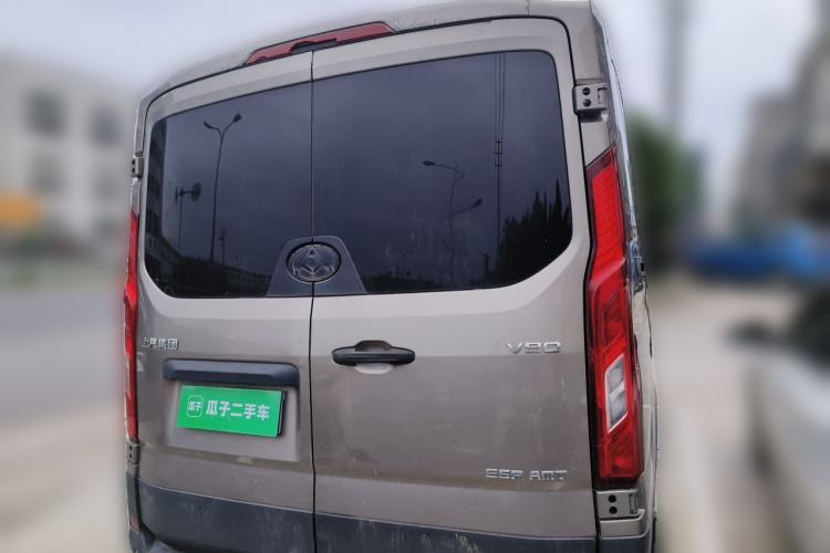 Used SAIC MAXUS Xintu V90 2022 2.0T AMT Yunjie Front-Wheel-Drive Short Wheelbase Mid-Roof Design with Single Rear Tire and 6 Seats Rear