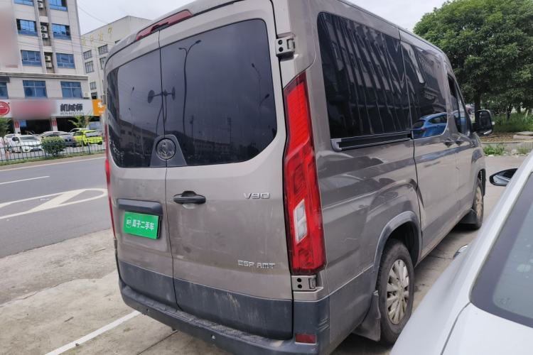 Used SAIC MAXUS Xintu V90 2022 2.0T AMT Yunjie Front-Wheel-Drive Short Wheelbase Mid-Roof Design with Single Rear Tire and 6 Seats Rear Right 45 Deg