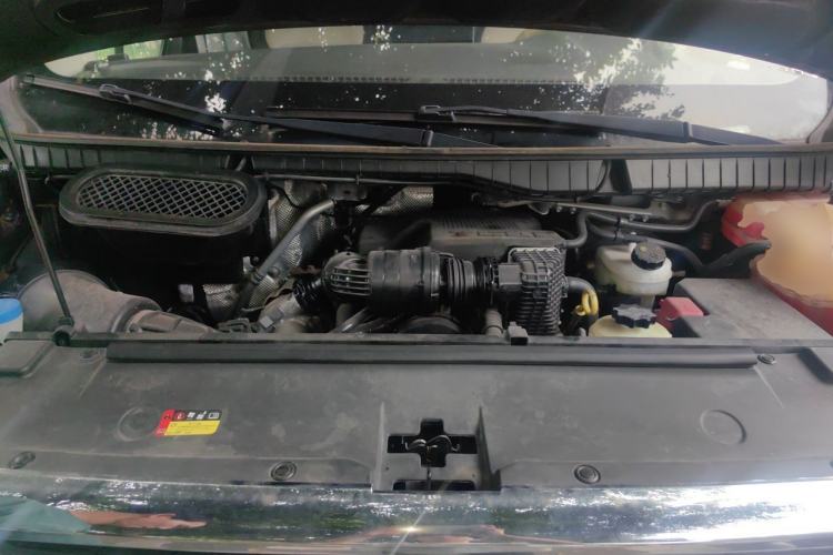 Used SAIC MAXUS Xintu V90  Engine Bay