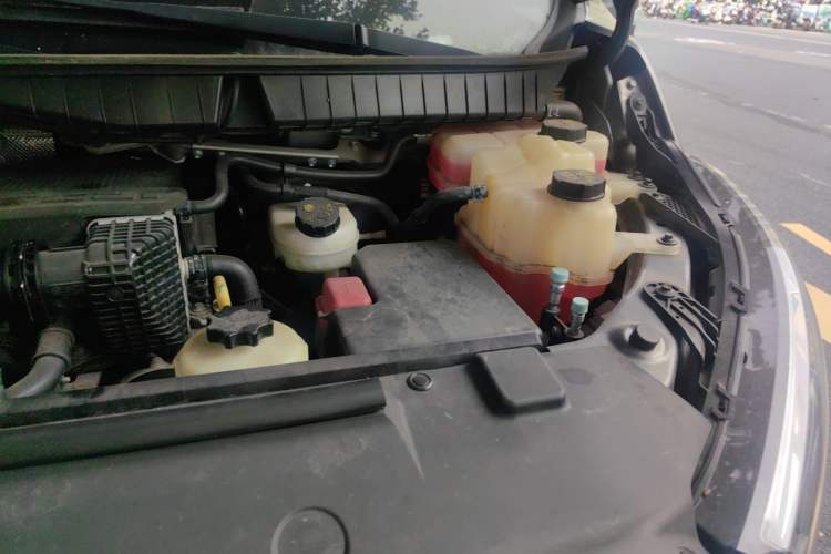 Used SAIC MAXUS Xintu V90  Engine Bay Left