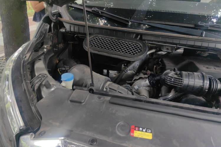 Used SAIC MAXUS Xintu V90  Engine Bay Right