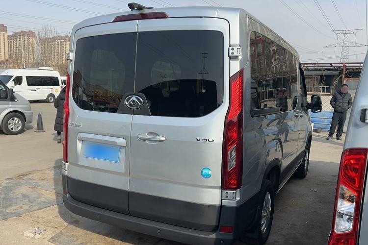 Used SAIC MAXUS Xintu V90 2022 2.0T Manual Zhiyun King Rear-Drive Short Wheelbase Mid-Roof Design with Single Rear Tire and 6 Seats Exterior 4