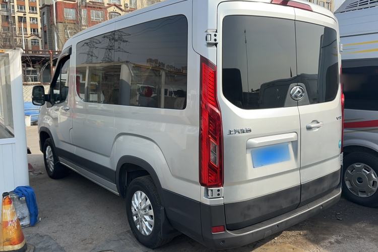 Used SAIC MAXUS Xintu V90 2022 2.0T Manual Zhiyun King Rear-Drive Short Wheelbase Mid-Roof Design with Single Rear Tire and 6 Seats Exterior 5