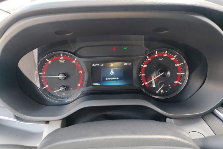 Used SAIC MAXUS Xintu V90 2022 2.0T Manual Zhiyun King Rear-Drive Short Wheelbase Mid-Roof Design with Single Rear Tire and 6 Seats Instrument Cluster