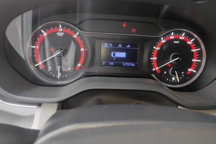 Used SAIC MAXUS Xintu V90  Odometer Close Up