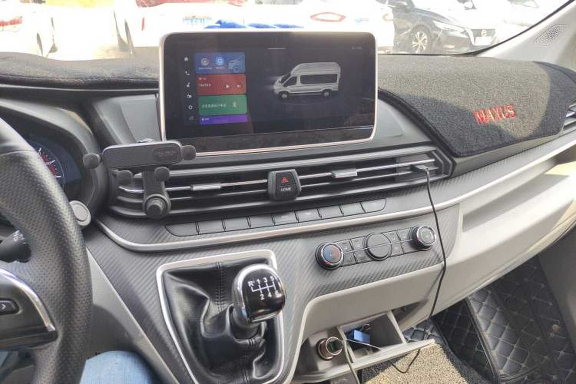 Used SAIC MAXUS Xintu V90 2022 2.0T Manual Zhiyun King Rear-Drive Long Wheelbase High-Roof with Single Rear Tire—6/7 Seats Audio And AC Panel
