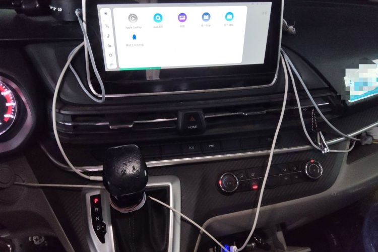 Used SAIC MAXUS Xintu V90 2022 2.0T Automatic Zhiyun King Rear-Drive Long Wheelbase High-Roof Design with Single Rear Tire—6/7 Seater Audio And AC Panel