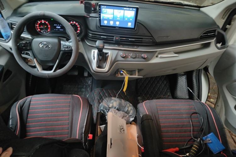 Used SAIC MAXUS Xintu V90 2022 2.0T Automatic Zhiyun King Rear-Drive Long Wheelbase High-Roof Design with Single Rear Tire—6/7 Seater Center Console